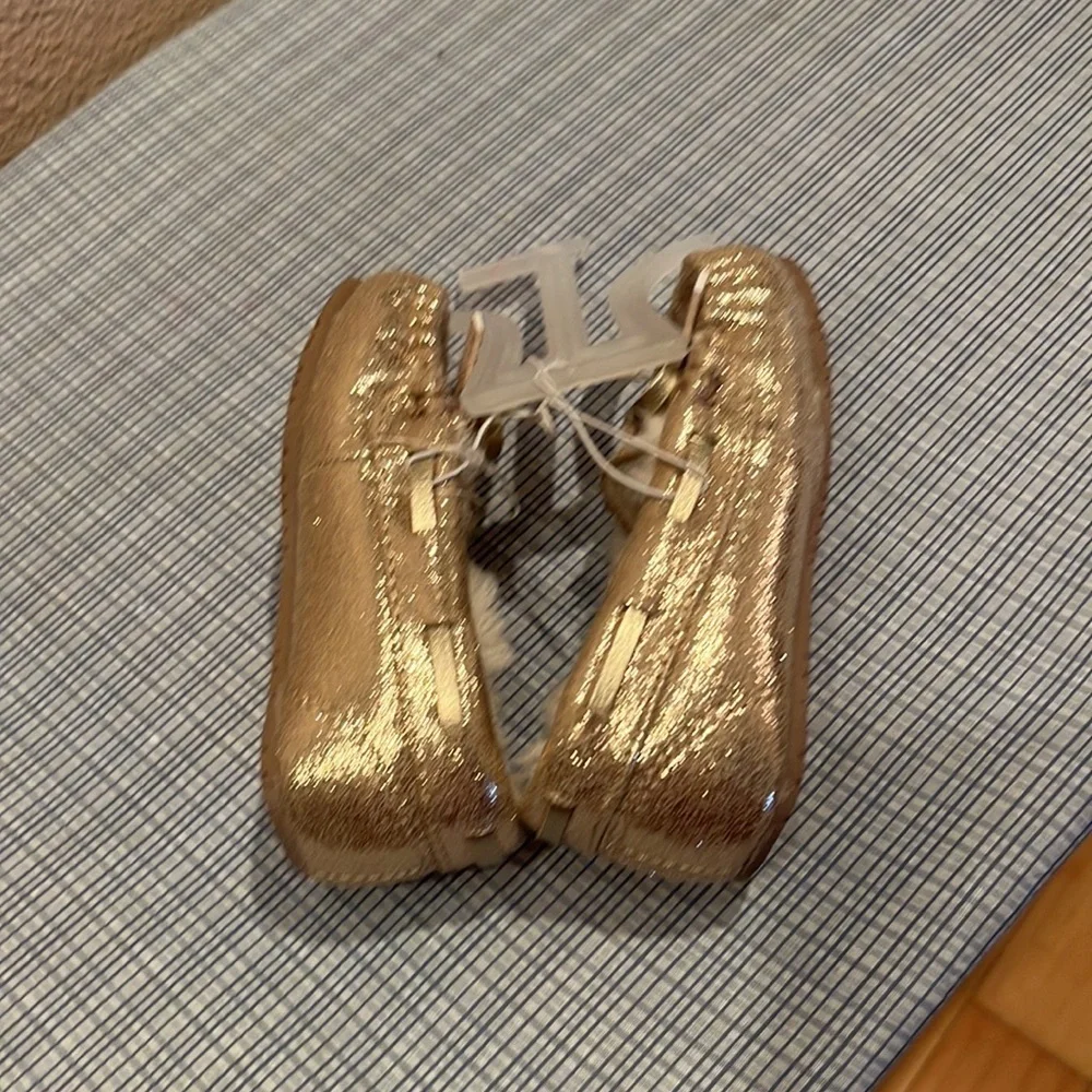 NEW Gold Glitter faux Fur Lined Moccasins Size 5